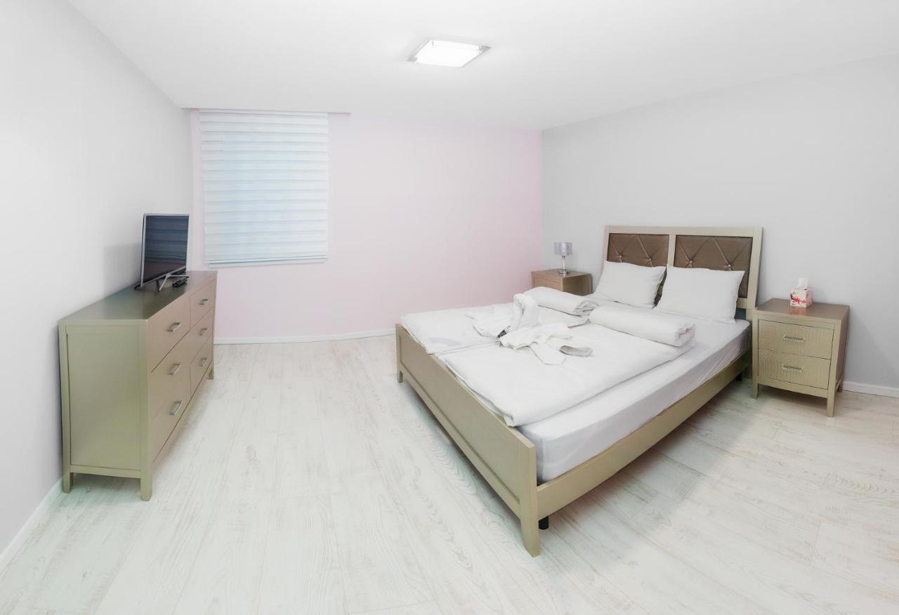 Corso Lux Apartman Gyula Exterior photo